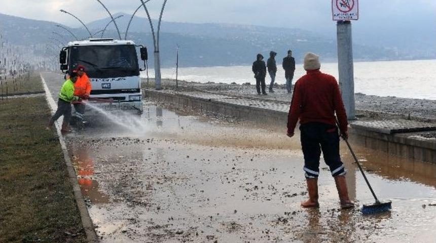 Dev Dalgaların Oluşturduğu &Ccedil;amur, Taş Ve Moloz Yığınları Temizleniyor