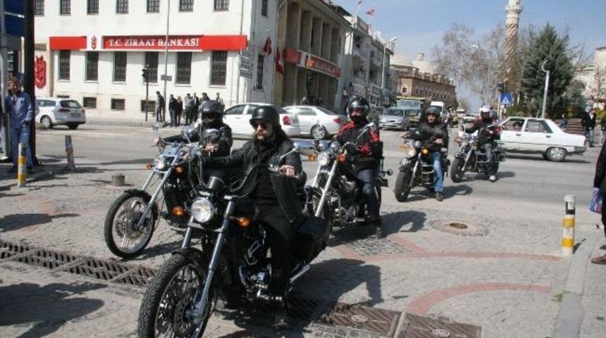 T&uuml;rk Chopper &Uuml;yeleri Motorsiklet Kazalarına Dikkat &Ccedil;ekmek İ&ccedil;in Edirne&rsquo;de Buluştu