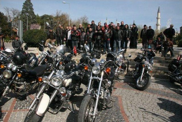 Türk Chopper Üyeleri Motorsiklet Kazalarına Dikkat Çekmek İçin Edirne’de Buluştu