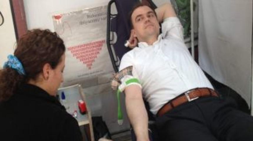 &Ouml;nder Matlı'dan Kan Bağışı Kampanyasına Destek