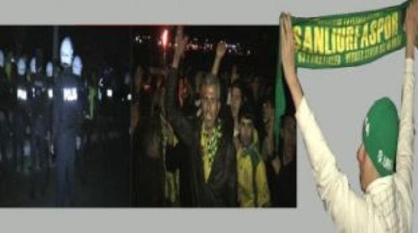 Urfasporlu Taraftarlar Tesisi Bastı