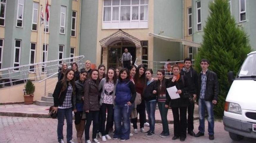 &Ouml;ğrenciler Huzurevini Ziyaret Etti