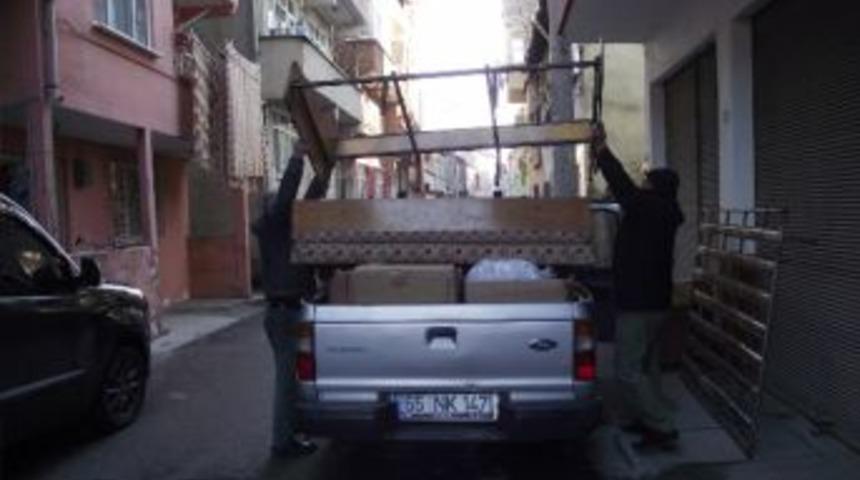 Evi Yanan Aileye Yardım Eli