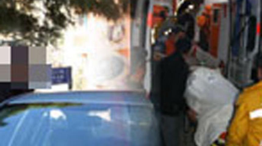 Tartıştığı eşini bı&ccedil;akladı