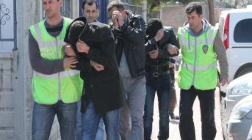 Konya&rsquo;da Hırsızlar, Mahalleyi Elektriksiz Bıraktı