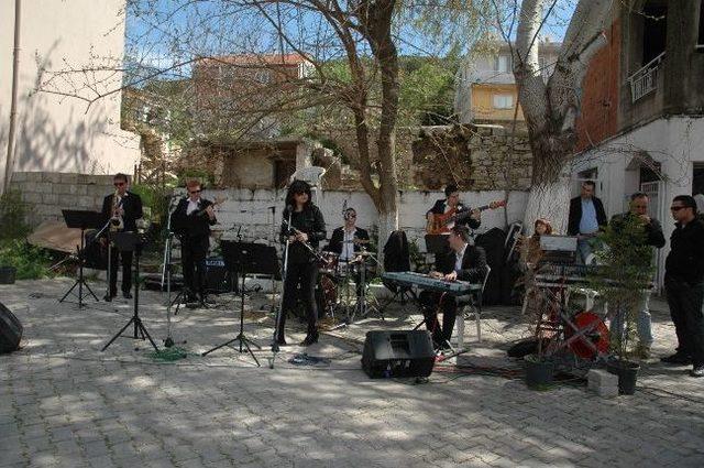 Urla Geleneksel Ot Toplama Festivali Sona Erdi 3