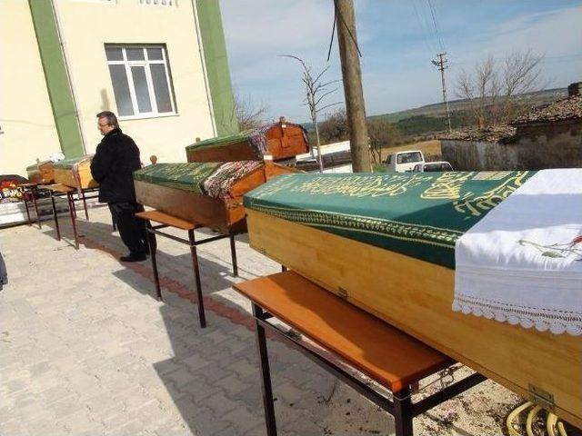 Keşan&rsquo;daki Kazada &Ouml;len 5 Kişi G&ouml;zyaşlarıyla Uğurlandı 3