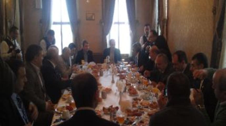 Ak Parti G&uuml;m&uuml;şhane Milletvekili &Uuml;st&uuml;n Konuklarını Kahvaltıda Ağırladı