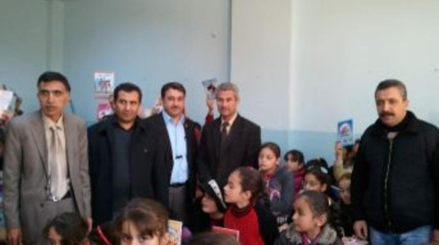 Eğitim-bir-sen Suriyeli Öğrencileri Unutmadı