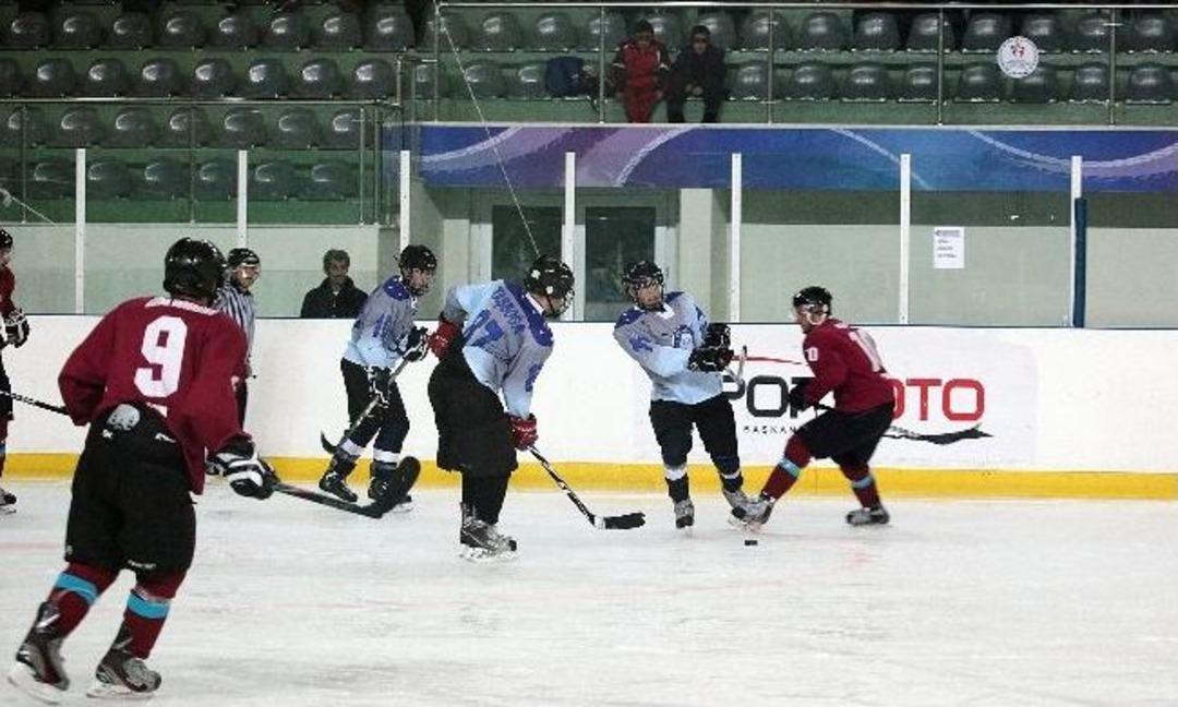 Atat&uuml;rk &Uuml;niversitesi Buz Hokeyi Erkek Takımı T&uuml;rkiye Şampiyonu