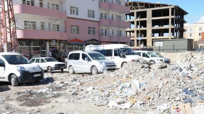 Van&rsquo;da Otopark Sorununa Ge&ccedil;ici &Ccedil;&ouml;z&uuml;m