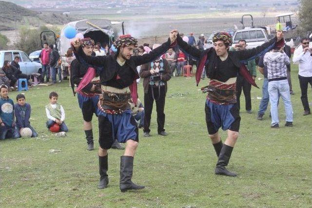 Kemiklidere, Nevruz Geleneğini Asırlardır Sürdürüyor