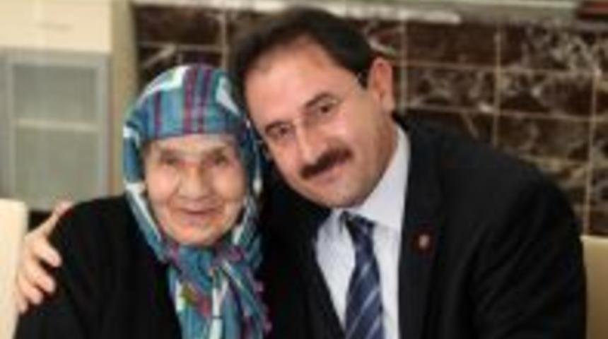 &Ccedil;orum'un G&ouml;n&uuml;l El&ccedil;ileri, Huzurevi Sakinlerine Program D&uuml;zenledi