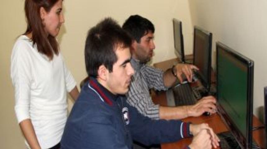 Engelsiz Dershane Sevindiriyor