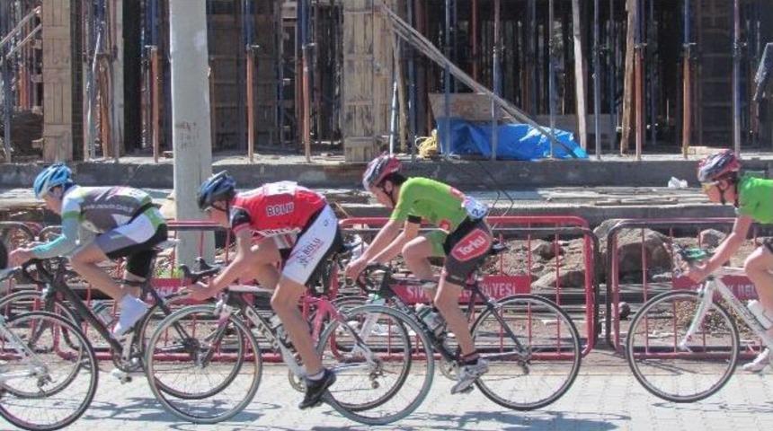 Siverek&rsquo;te D&uuml;zenlenen Bisiklet Yarışları Sona Erdi