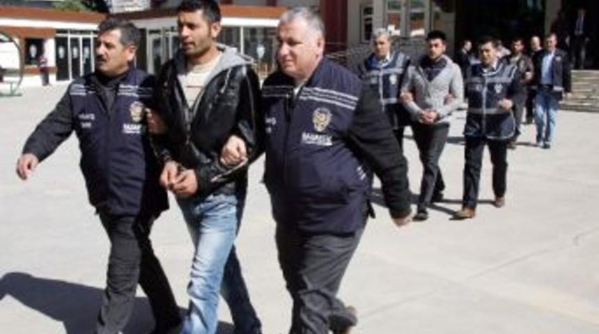 Cinayet Zanlısı Baba Ve Oğulları Adliyeye Sevk Edildi