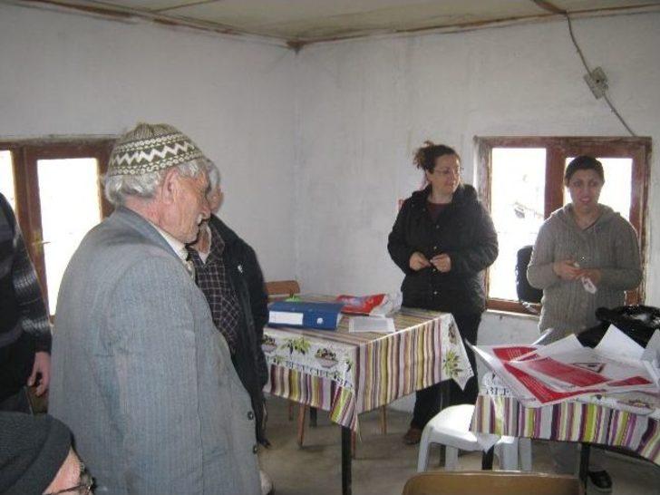 Lapseki'de Köylülere Kene Kartı Dağıtıldı G1