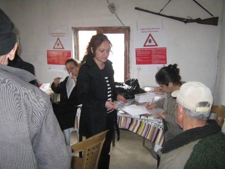 Lapseki'de Köylülere Kene Kartı Dağıtıldı G2