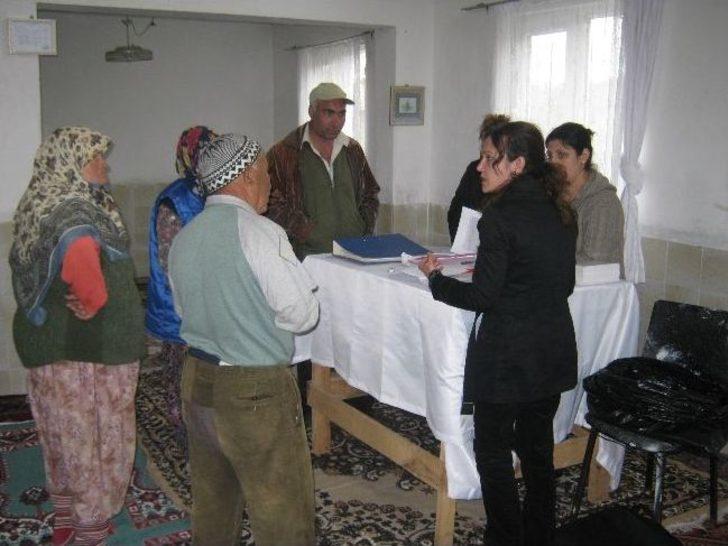 Lapseki'de Köylülere Kene Kartı Dağıtıldı G3