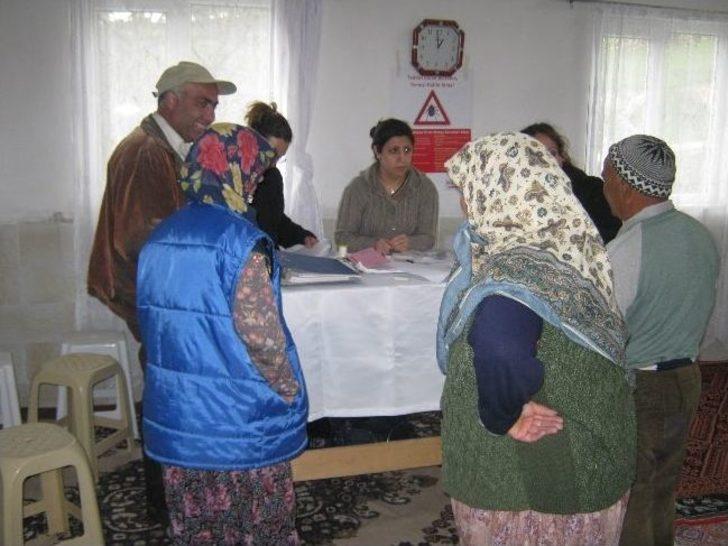 Lapseki'de Köylülere Kene Kartı Dağıtıldı G4