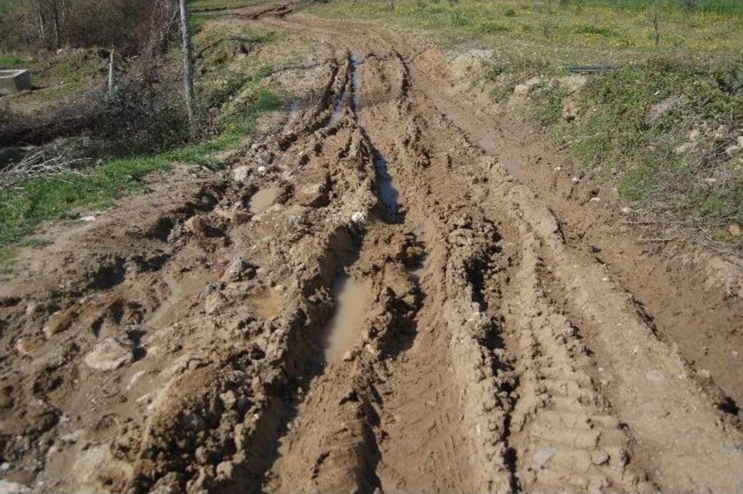 Bozuk Yollar Y&uuml;z&uuml;nden Ambulans Ulaşamayınca Fel&ccedil; Oldu