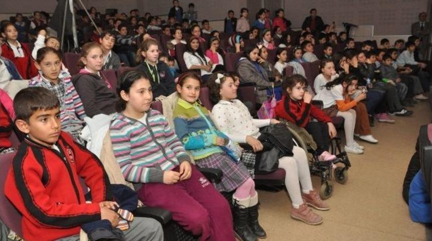 Kartepeli Miniklerin Tiyatro Keyfi