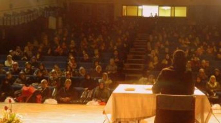 K&uuml;tahya'da 'm&uuml;sl&uuml;man Kadının Şahsiyeti' Konulu Konferans