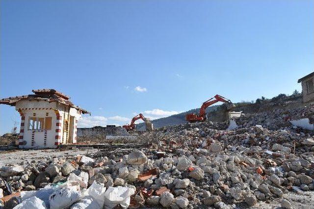 Arazi Sahipleri Yolun Kapatılmasına Tepkili