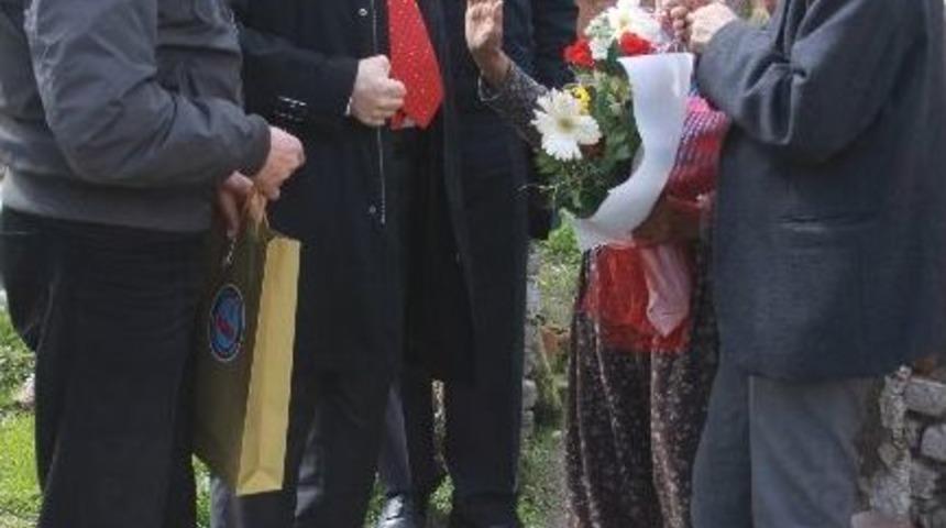Kaymakam Otcu, Yaşlıları Ziyaret Etti