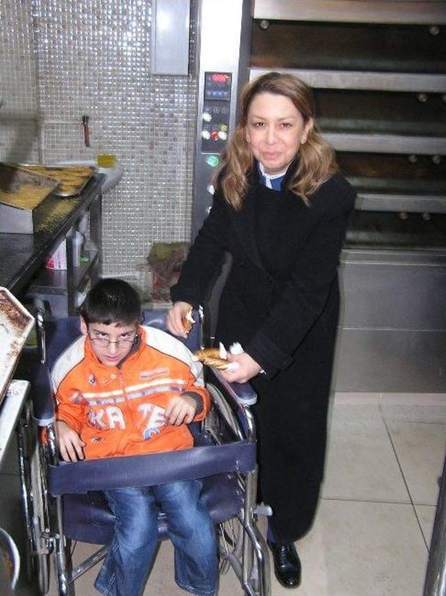 Ak Parti Malatya Milletvekili &Ouml;znur &Ccedil;alık, Esnafları Ziyaret Etti 1