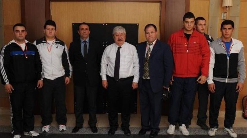 Amat&ouml;r Sporcular Başkan Akaydın&rsquo;ı Ziyaret Etti