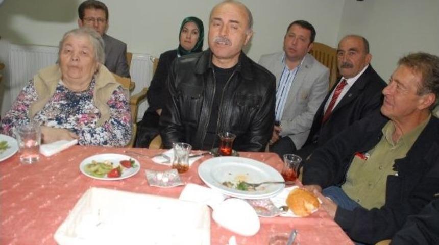 Ak Parti'li Boğa Huzurevi Sakinleriyle Bir Araya Geldi