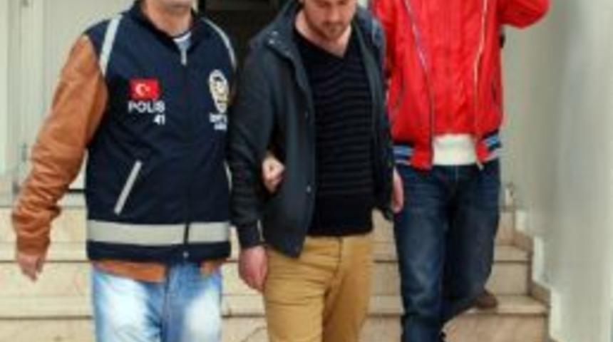 Minib&uuml;sten Mazot &Ccedil;alarken Yakalandılar