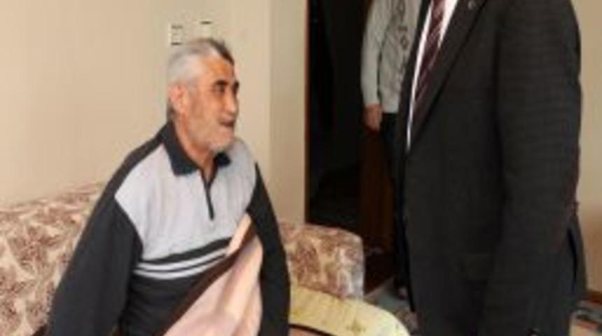 Başkan D&uuml;ndar, KOAH Hastasını Ziyaret Etti