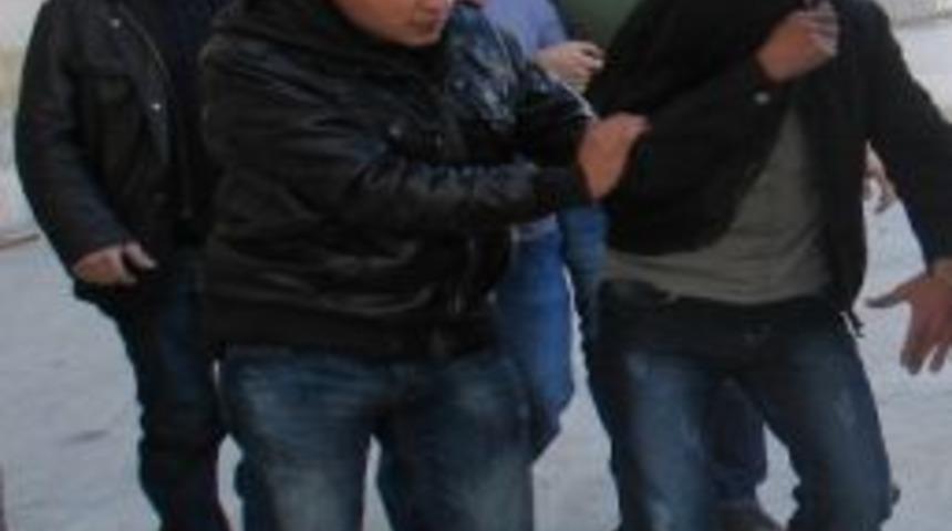 Fuhuş İ&ccedil;in Kartvizit Atanlar G&uuml;ven Timlerine Takıldı