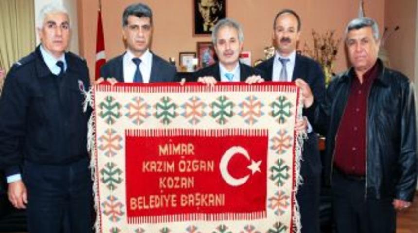 Başkan &Ouml;zgan'a Mahkumlardan Kilim Jesti