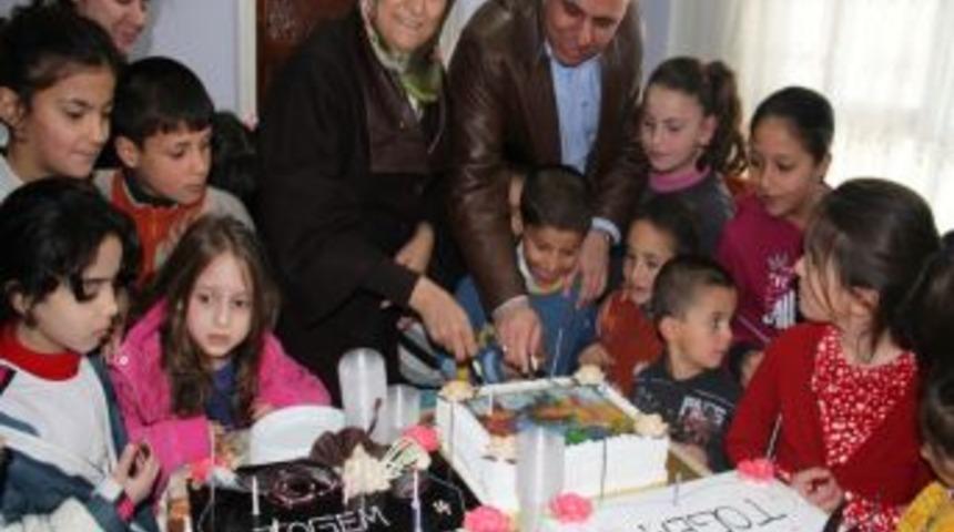 Başkan Ve Eşi 50 &Ccedil;ocuğun Doğum G&uuml;n&uuml;n&uuml; Kutladı