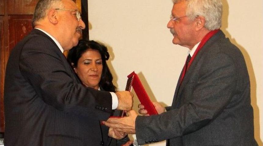 Doğan Taşdelen&rsquo;den B&uuml;lent Tanık&rsquo;a Anlamlı Plaket