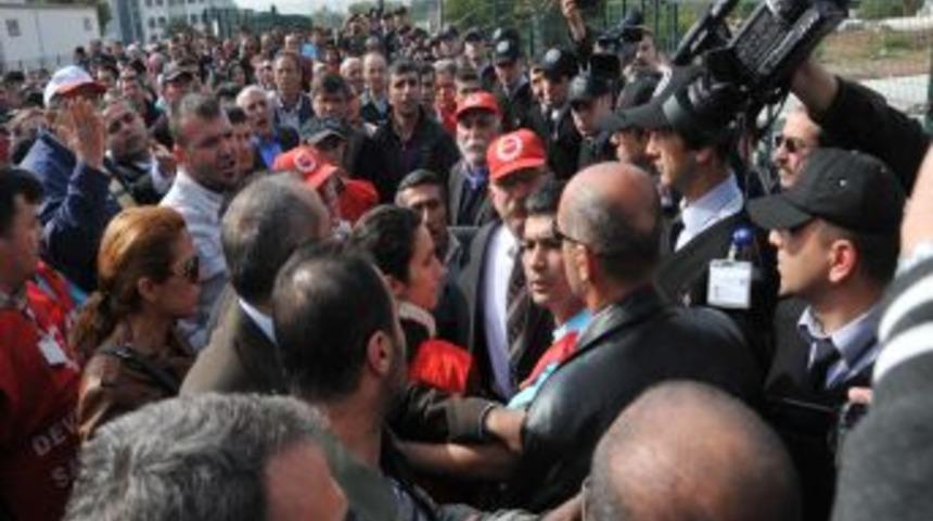 Hastane &Ccedil;alışanları Iş Bıraktı