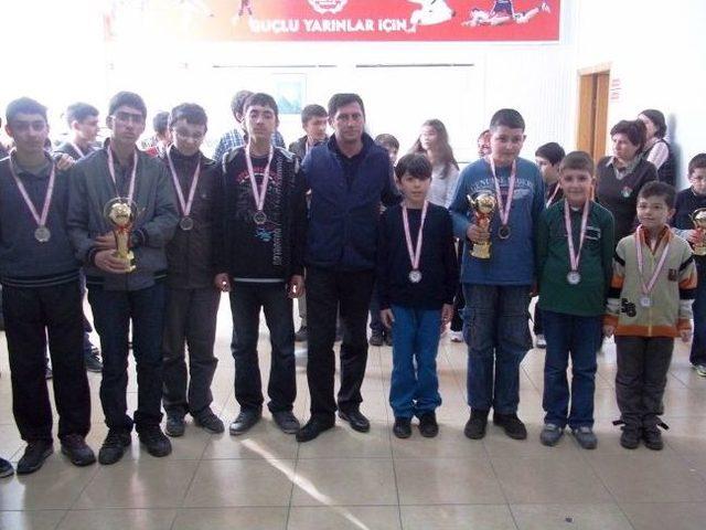 Çocuk Ve Yıldızlar Satranç Ligi Sona Erdi 1