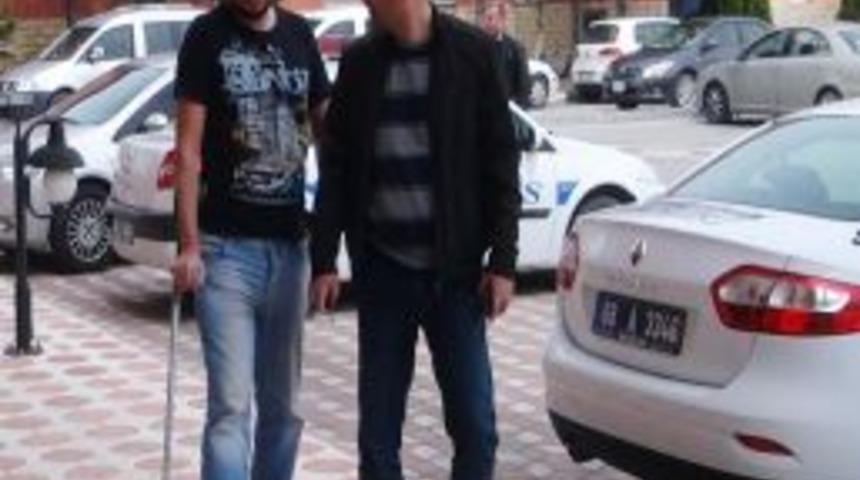 Aksaray&rsquo;da Ehliyetsiz Ve Koltuk Değnekli Sigara Ka&ccedil;ak&ccedil;ısı
