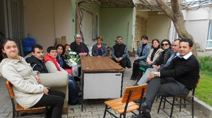 Sel&ccedil;uk Sekiz Eyl&uuml;l &Ouml;ğrencilerinden &Ouml;rnek Davranış