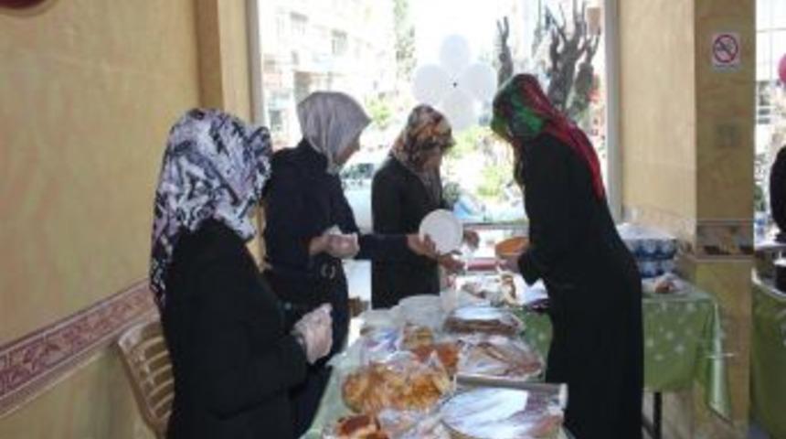 Bengisu Derneği &Ouml;ğrenciler Yararına Kermes D&uuml;zenledi