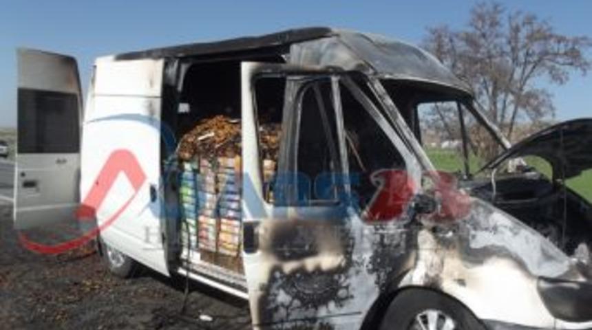 2,5 ton kayısı ile birlikte yandı