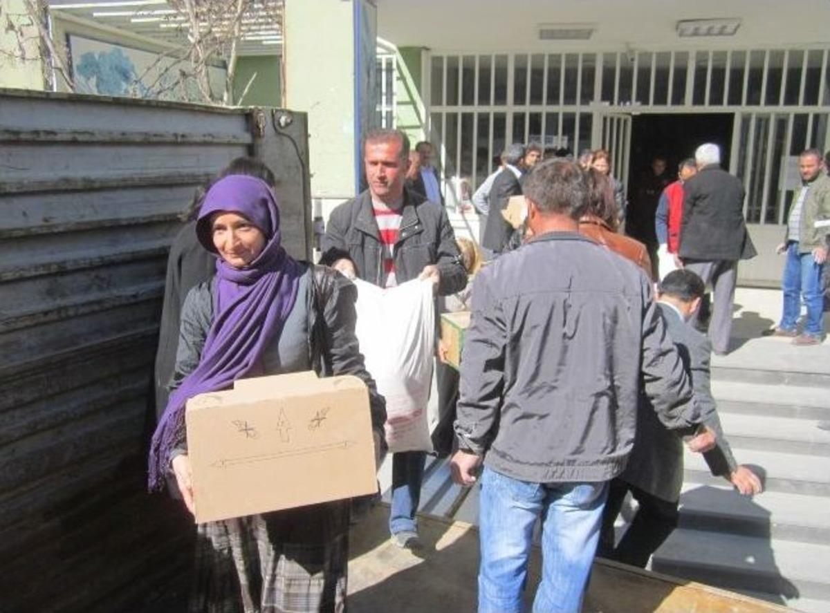 Hakkari&rsquo;den Suriye&rsquo;deki K&uuml;rtlere Yardım