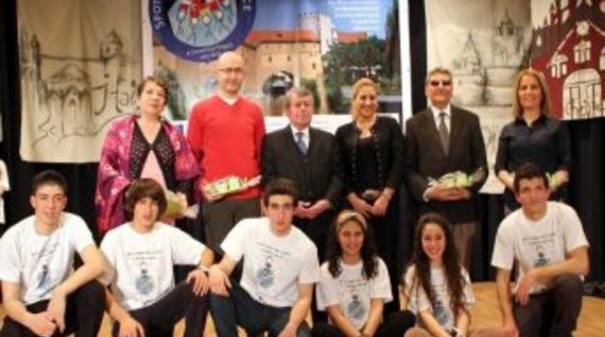N&uuml;rnberg Başkonsolosluğu, Salihli Lisesi&rsquo;ni Almanya'da Yalnız Bırakmadı