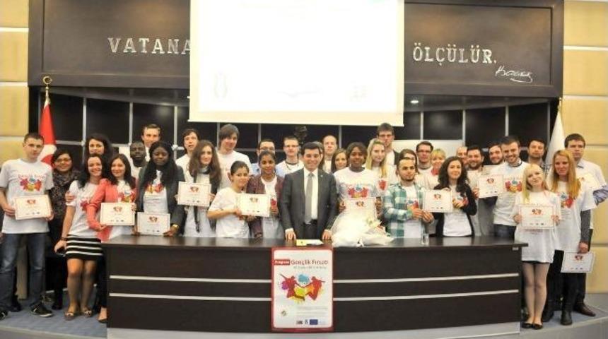 Yedi &Uuml;lkeden 35 Gen&ccedil; Ortak Deklarasyona İmza Attı