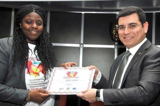 Yedi &Uuml;lkeden 35 Gen&ccedil; Ortak Deklarasyona İmza Attı 1
