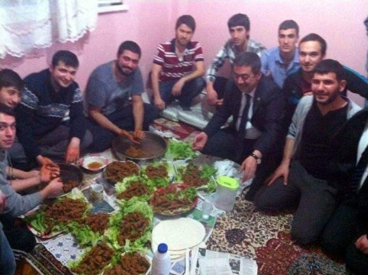 Milletvekili Ogrencilerle Cig Kofte Yedi Balikesir Haberleri