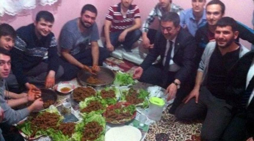Milletvekili &Ouml;ğrencilerle &Ccedil;iğ K&ouml;fte Yedi